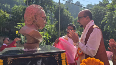 राज्यपाल डेका ने खैरागढ़ विवि में निर्मित असम के प्रसिद्ध साहित्यकार के कांस्य प्रतिमा का किया अनावरण राज्यपाल डेका ने खैरागढ़ विवि में निर्मित असम के प्रसिद्ध साहित्यकार के कांस्य प्रतिमा का किया अनावरण