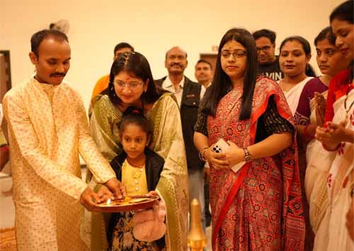 योग हमें वृद्ध नहीं होने देता, योग सभी विकारों की दवा, काहे घबराए : डॉ. शर्मा योग हमें वृद्ध नहीं होने देता, योग सभी विकारों की दवा, काहे घबराए : डॉ. शर्मा