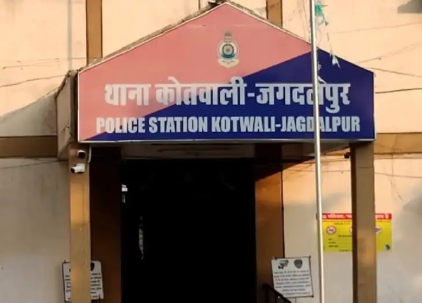 बाईक सवार 4 बदमाशों ने पिकअप वाहन के ड्राइवर को बेदम पीटा बाईक सवार 4 बदमाशों ने पिकअप वाहन के ड्राइवर को बेदम पीटा