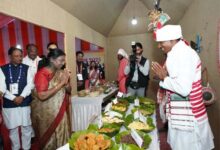 राष्ट्रपति ने जनजातीय संस्कृति व शिल्प को दर्शाते स्टॉलों का अवलोकन किया