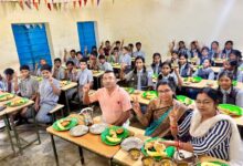 शिक्षिका ने अपने जन्मदिवस पर दिया न्यौता भोज