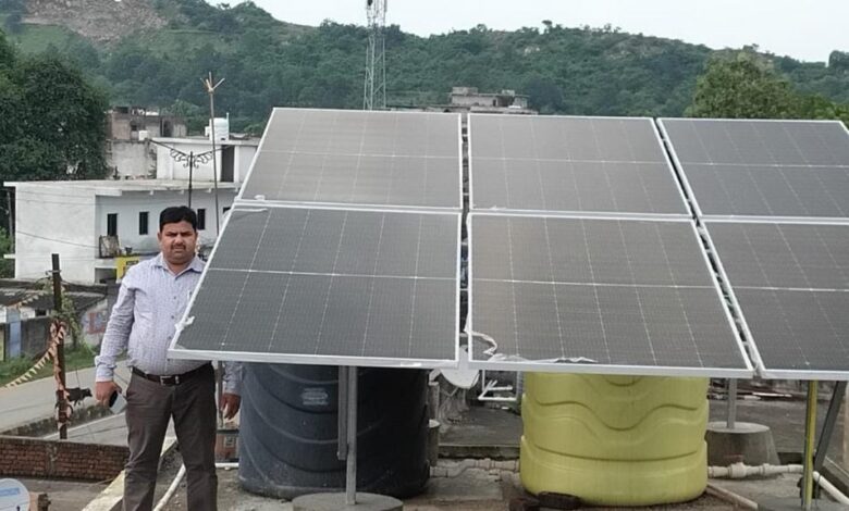 बिजली पर निर्भरता घट गई और सौर ऊर्जा से रौशन हुआ घर-रविंद्र