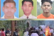 मसोरा टोल प्लाजा हादसे में 3 मृतकाें की चिता एक साथ जलाई गई, 2 काे एक साथ दफनाया गया