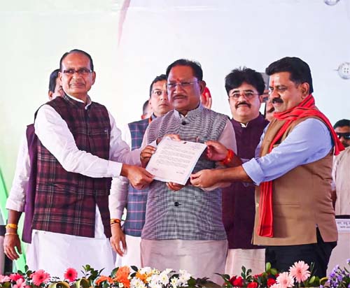 प्रधानमंत्री मोदी के नेतृत्व में नक्सलवाद के ताबूत में अंतिम कील ठोंक दी गई है – शिवराज सिंह