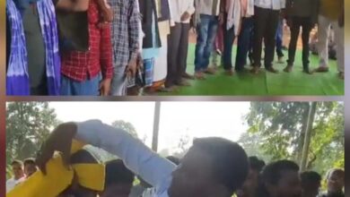 ग्रामीणों ने कोडेकुर्से गांव में धर्मांतरित चार परिवारों के 21 लोगों को घर वापसी करवाया ग्रामीणों ने कोडेकुर्से गांव में धर्मांतरित चार परिवारों के 21 लोगों को घर वापसी करवाया