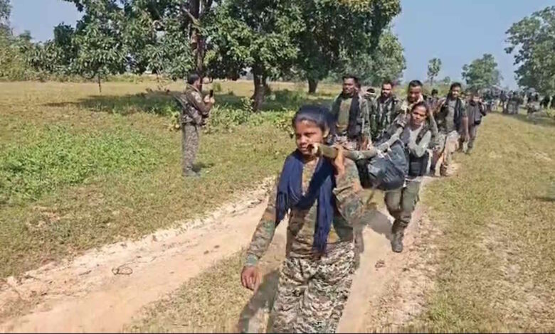 माओवादी मुठभेड़: जवानों ने संभाला मोर्चा