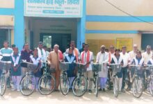 शासकीय हाईस्कूल सिथरा की 24 छात्राओं को मिली साइकिलें