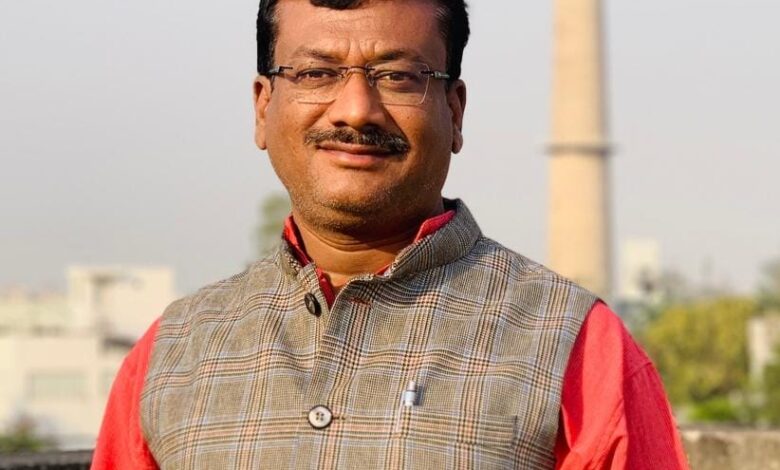 अब ट्रेड लाइसेंस के नाम से गुमटी, ठेला, छोटे मंझौल व्यापारियों से सलाना 30 हजार वसूला जायेगा ये तो ज्यादती है – कांग्रेस अब ट्रेड लाइसेंस के नाम से गुमटी, ठेला, छोटे मंझौल व्यापारियों से सलाना 30 हजार वसूला जायेगा ये तो ज्यादती है – कांग्रेस