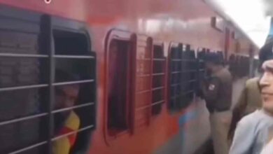 “संपर्क क्रांति एक्सप्रेस में AC कोच भूल, 51 यात्री परेशान”