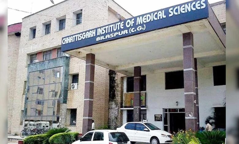 सिम्स कॉलेज में 25 छात्रों का हॉस्टल से निष्कासन सिम्स कॉलेज में 25 छात्रों का हॉस्टल से निष्कासन