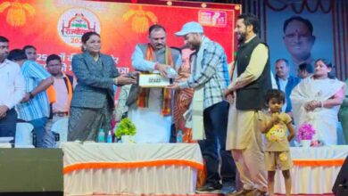 पहलगाम हमले में बहादुरी दिखाने वाले नजाकत अली को राज्योत्सव में सम्मान पहलगाम हमले में बहादुरी दिखाने वाले नजाकत अली को राज्योत्सव में सम्मान