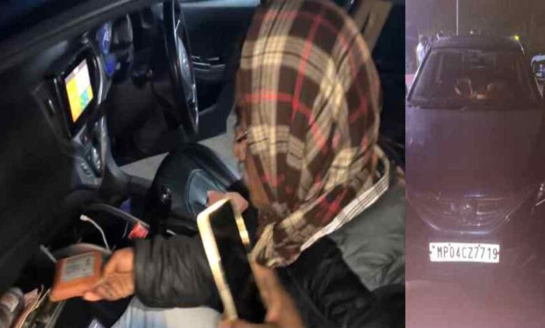 टीकमगढ़ में आरक्षक पंकज यादव रिश्वत लेते रंगे हाथों पकड़ा