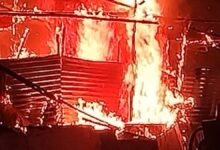 फल गोदाम में आग: लाखों का सामान जलकर खाक