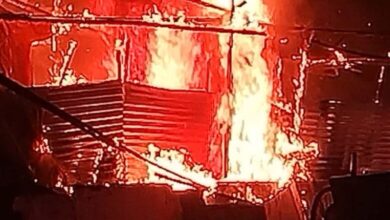 फल गोदाम में आग: लाखों का सामान जलकर खाक