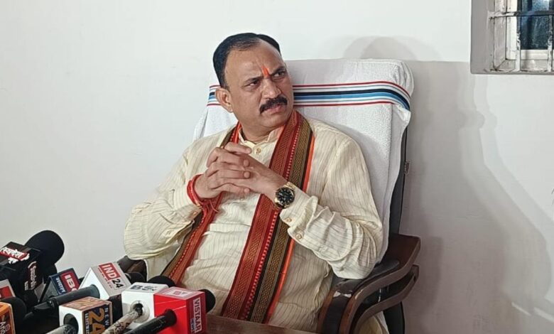 स्वास्थ्य मंत्री का अमानक दवाओं पर सख्त रुख स्वास्थ्य मंत्री का अमानक दवाओं पर सख्त रुख