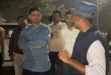 महापौर ने शहर की टूटी सड़कों की मरम्मत खुद संभाली