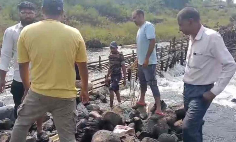 जबलपुर में पिकनिक पर गई छात्रा की मौत, दूसरी की तलाश जारी जबलपुर में पिकनिक पर गई छात्रा की मौत, दूसरी की तलाश जारी