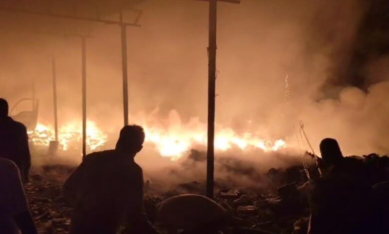 मनेंद्रगढ़ में प्लास्टिक फैक्ट्री में भीषण आग, लाखों का नुकसान मनेंद्रगढ़ में प्लास्टिक फैक्ट्री में भीषण आग, लाखों का नुकसान