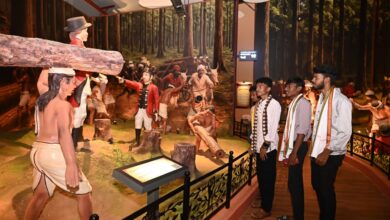 शहीद वीर नारायण सिंह जनजातीय संग्रहालय बना प्रेरणा और आकर्षण का केन्द्र, महज दों दिनों में 8 हजार से अधिक लोगों ने किया अवलोकन शहीद वीर नारायण सिंह जनजातीय संग्रहालय बना प्रेरणा और आकर्षण का केन्द्र, महज दों दिनों में 8 हजार से अधिक लोगों ने किया अवलोकन