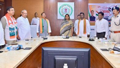 वंदे मातरम् का सामूहिक स्वर सूरजपुर में गूँजा वंदे मातरम् का सामूहिक स्वर सूरजपुर में गूँजा