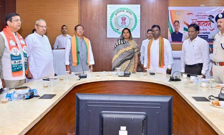 वंदे मातरम् का सामूहिक स्वर सूरजपुर में गूँजा