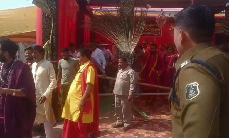 “सतनामी समाज विवाद: कथावाचक गिरफ्तार” “सतनामी समाज विवाद: कथावाचक गिरफ्तार”