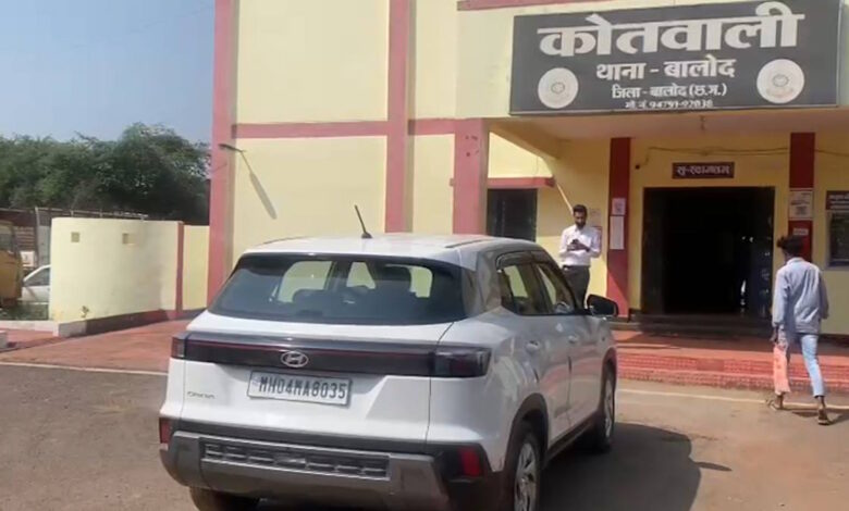 पुलिस ने क्रेटा से 3 करोड़ नकद बरामद पुलिस ने क्रेटा से 3 करोड़ नकद बरामद