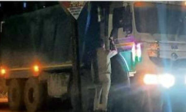 ग्वालियर में दो आरक्षक रेत वसूली मामले में लाइन अटैच