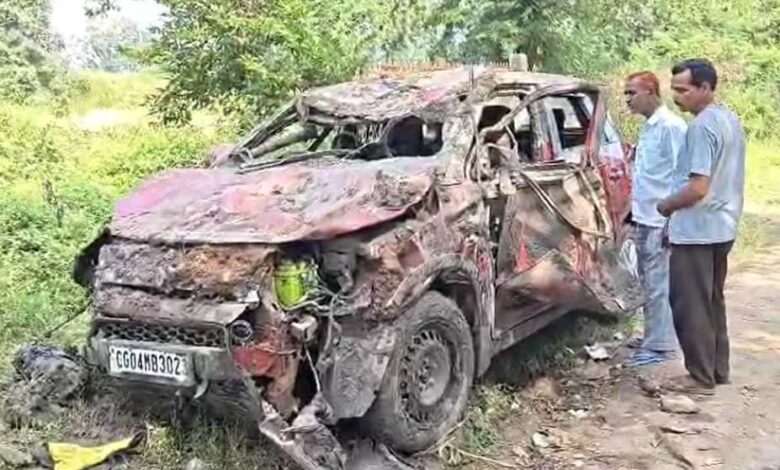 राजिम में डॉक्टर की कार तालाब में गिरने से मौत राजिम में डॉक्टर की कार तालाब में गिरने से मौत