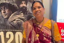 कलेक्टर ने बीएलओ को परिवार सहित सम्मानित किया