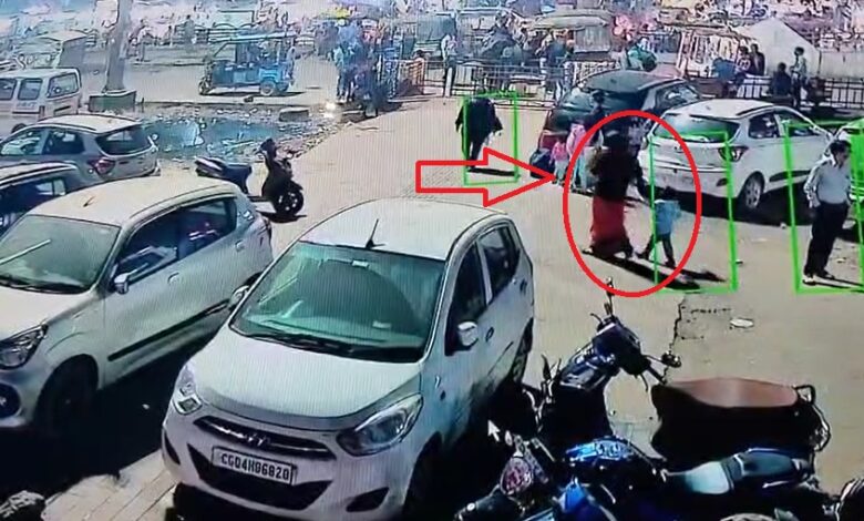 रायपुर रेलवे स्टेशन परिसर से 2 साल की मासूम गायब मां ने लगाई मदद की गुहार रायपुर रेलवे स्टेशन परिसर से 2 साल की मासूम गायब मां ने लगाई मदद की गुहार