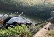 महिलाओं से भरी ऑटो पुलिया के नीचे गिरी, 2 की मौत, 4 घायल