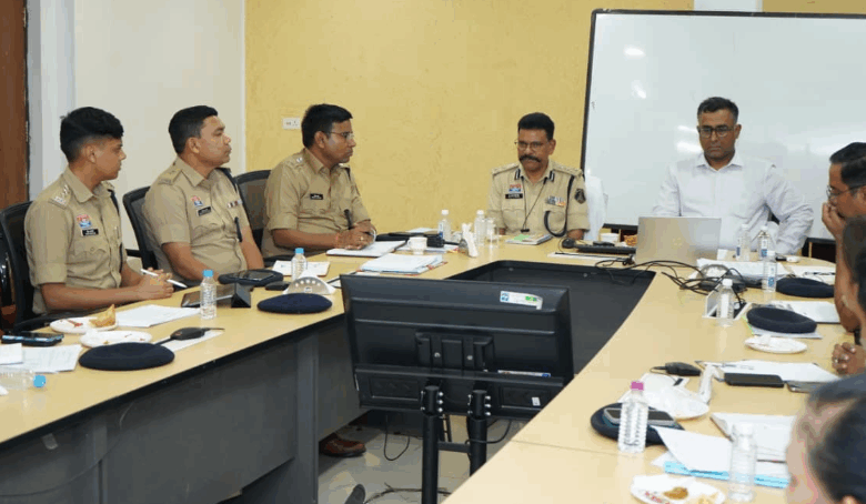 डीजीपी कांफ्रेंस की तैयारियों को लेकर आईजी ने ली क्राइम रिव्यू की बैठक डीजीपी कांफ्रेंस की तैयारियों को लेकर आईजी ने ली क्राइम रिव्यू की बैठक