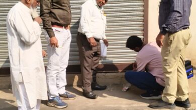 दिलीप ने नहीं पटाया 564761, निगम ने किया फर्म को सील दिलीप ने नहीं पटाया 564761, निगम ने किया फर्म को सील