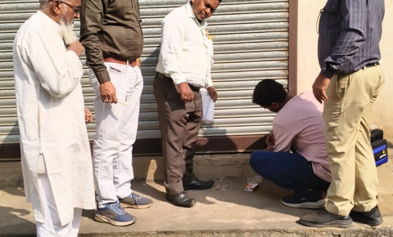 दिलीप ने नहीं पटाया 564761, निगम ने किया फर्म को सील