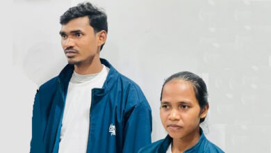 20 लाख के इनामी हार्डकोर नक्सली दंपती ने किया आत्मसमर्पण 20 लाख के इनामी हार्डकोर नक्सली दंपती ने किया आत्मसमर्पण