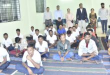 आयुक्त बस्तर सिंह ने पुनर्वास केन्द्र में बीजापुर के पुनर्वासित सदस्यों से की भेंट