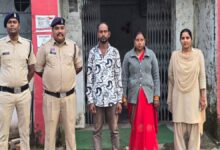 घर की नौकरानी और पति ने मिलकर चोरी की 8 लाख की संपत्ति