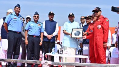 राज्योत्सव पर वायु सेना की टीम का रोमांचक शो ने जीता लोगों का दिल राज्योत्सव पर वायु सेना की टीम का रोमांचक शो ने जीता लोगों का दिल