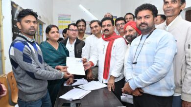 उपमुख्यमंत्री ने मतदान केंद्र पहुंचकर भरा अपना एसआईआर का फॉर्म