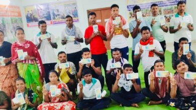 सुकमा में आत्मसमर्पित माओवादियों को मिला 5G स्मार्टफोन