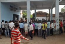 धर्म बदलने पर ग्रामीणों ने शव का गांव में अंतिम संस्कार से रोका धर्म बदलने पर ग्रामीणों ने शव का गांव में अंतिम संस्कार से रोका