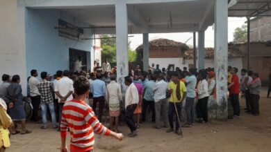 धर्म बदलने पर ग्रामीणों ने शव का गांव में अंतिम संस्कार से रोका धर्म बदलने पर ग्रामीणों ने शव का गांव में अंतिम संस्कार से रोका