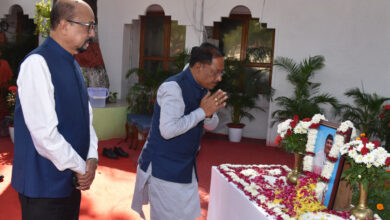 उप राष्ट्रपति, राज्यपाल और सीएम ने भारत रत्न डॉ. भूपेन हजारिका की पुण्यतिथि पर किया नमन उप राष्ट्रपति, राज्यपाल और सीएम ने भारत रत्न डॉ. भूपेन हजारिका की पुण्यतिथि पर किया नमन