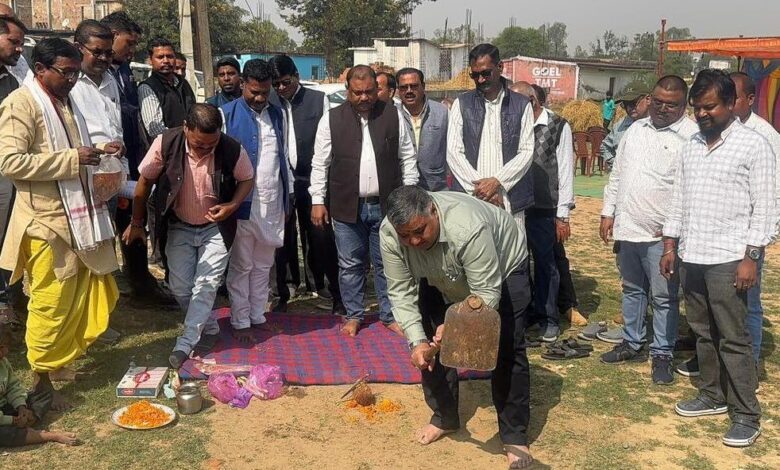 मंत्री अग्रवाल ने उदयपुर में हायर सेकेंडरी स्कूल भवन और दो सड़कों के निर्माण कार्यों का किया भूमि पूजन मंत्री अग्रवाल ने उदयपुर में हायर सेकेंडरी स्कूल भवन और दो सड़कों के निर्माण कार्यों का किया भूमि पूजन