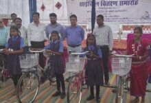 बेटियों की शिक्षा के मार्ग में बढ़ा आत्मनिर्भरता का पहिया, – कांकेर में एनएचएआई ने छात्राओं को बांटी साइकिलें