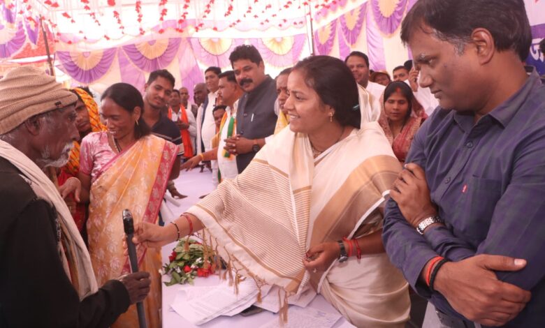 हर समस्या का समाधान सरकार की प्राथमिकता: मंत्री राजवाड़े