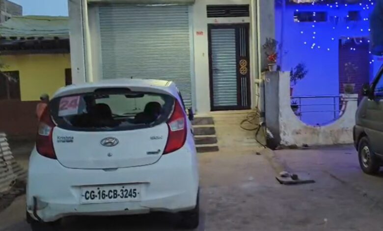 सक्ती में पत्रकार के घर पथराव, कार के शीशे तोड़े गए सक्ती में पत्रकार के घर पथराव, कार के शीशे तोड़े गए