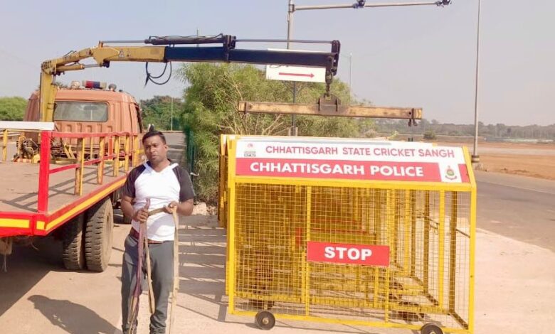 छत्तीसगढ़ स्टेट क्रिकेट संघ ने रायपुर पुलिस को सौंपा 200 लोहे का स्टापर