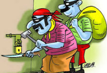 एक ही रात में पांच मकान का ताला तोड़कर लाखों के चाेरी की वारदात काे दिया अंजाम